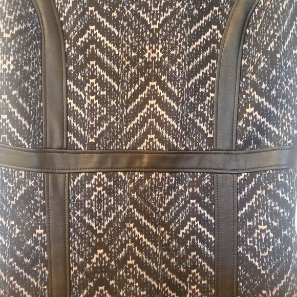 GUESS Body Con Dress Chevron Black Flattering V Neck Leather look Banding WOM 8 - Picture 2 of 12